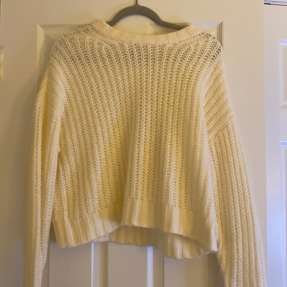 Whole whit sweater never worn